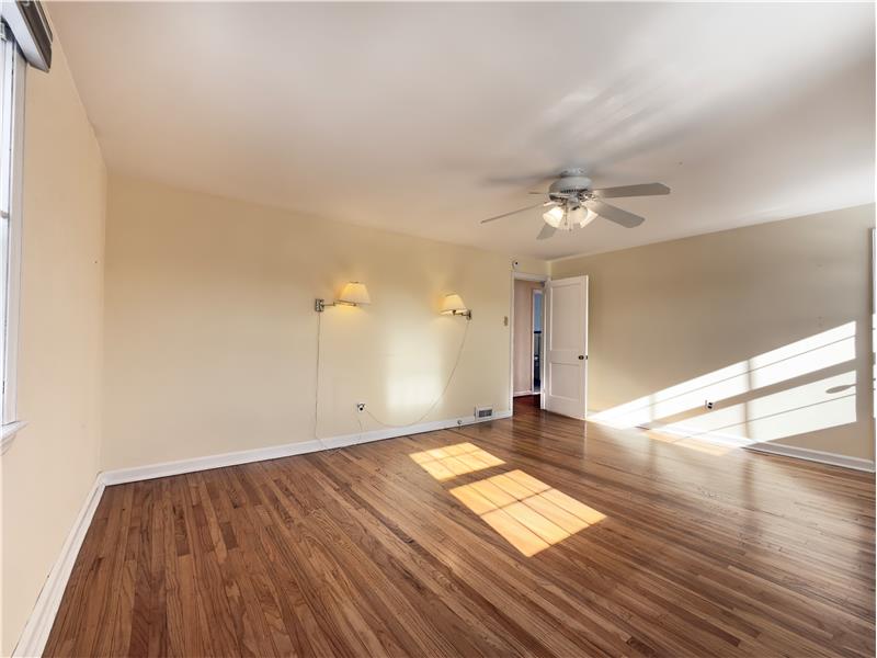 425 Harrington Rd - Bedroom 1