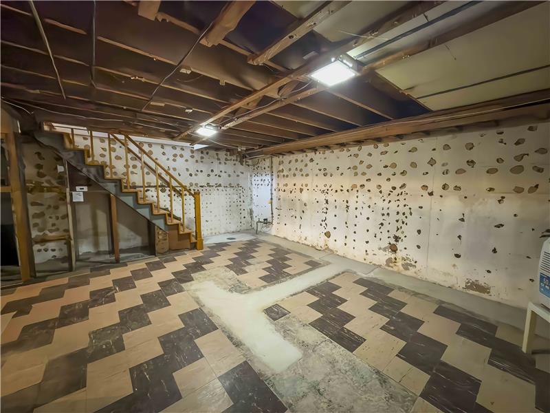 425 Harrington Rd - Unfinished basement