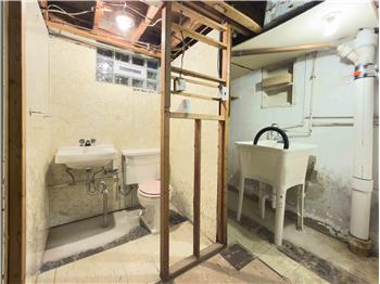 425 Harrington Rd - Half bath