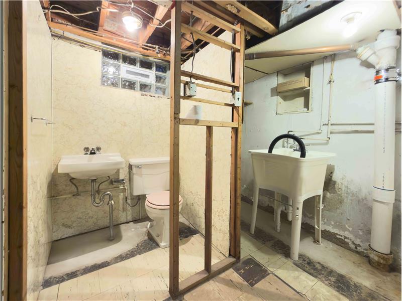 425 Harrington Rd - Half bath