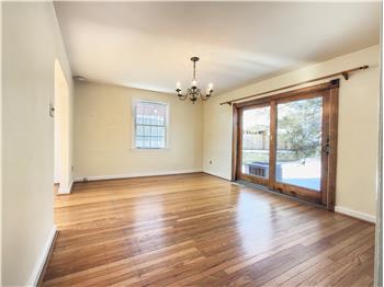 425 Harrington Rd - Dining room