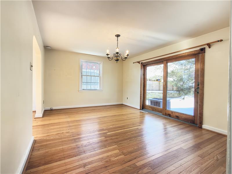 425 Harrington Rd - Dining room