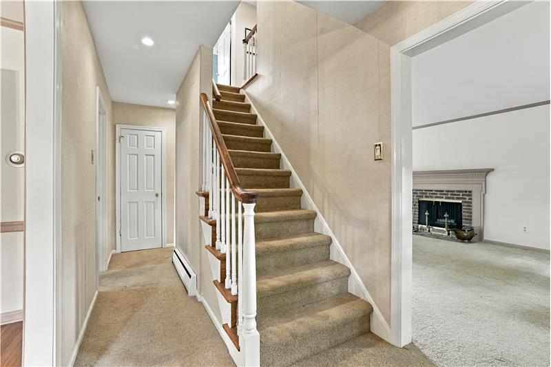 427 Old Eagle School Rd - Entry