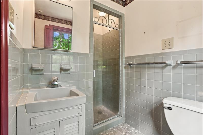 427 Old Eagle School Rd - Bathroom