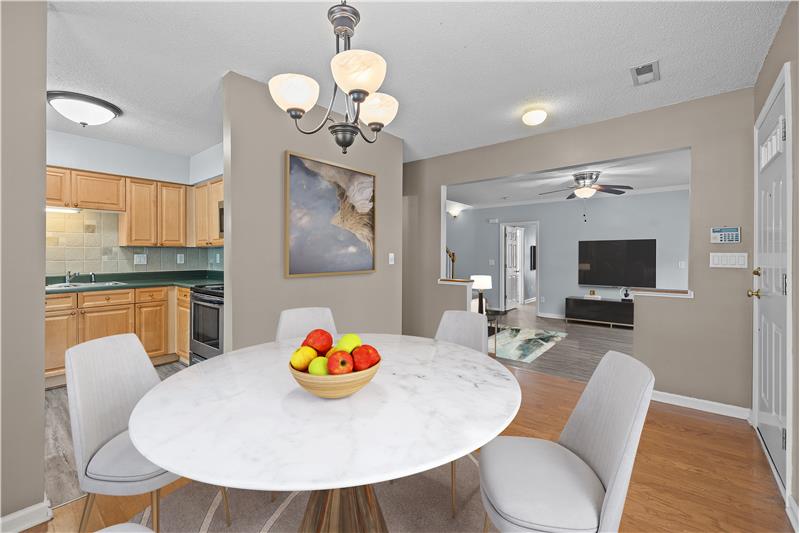 Virtually staged dining room