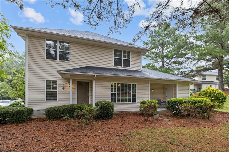 End-unit 3 bedroom/2.5 bathroom townhome in the heart of Matthews