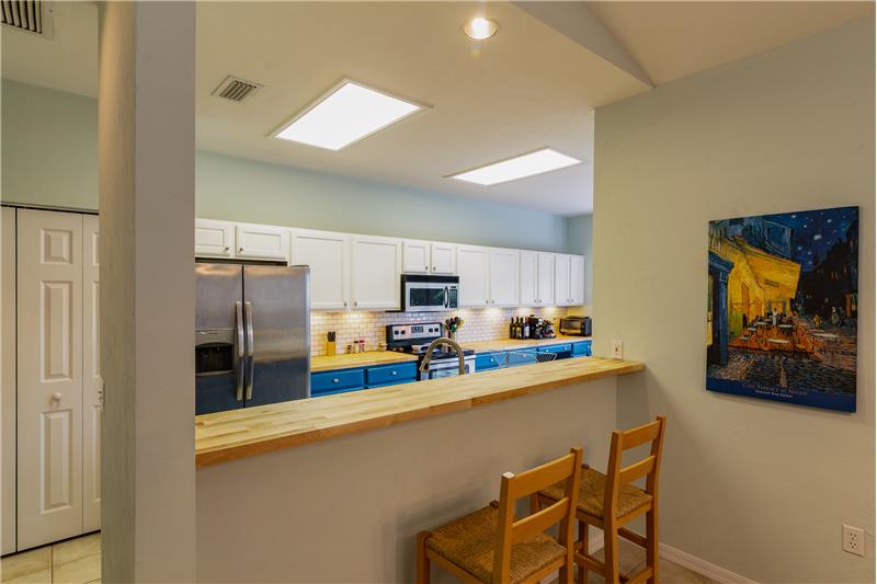 Pass Through to Kitchen