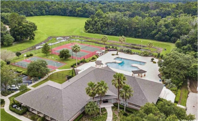 Capri Neighborhood Amenities