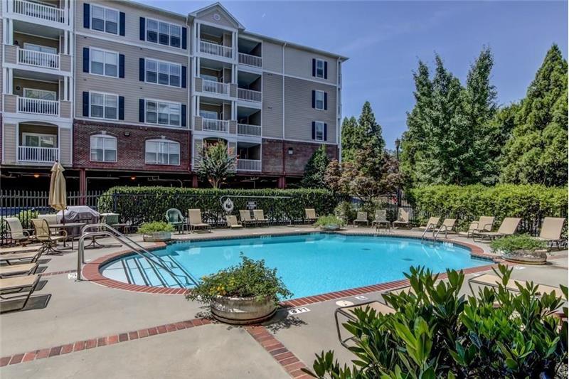 Beautifully maintained pool!