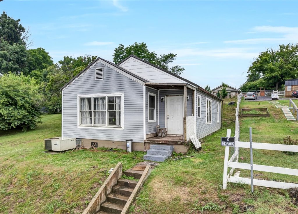 436 S Daisy St, Morristown, TN 37813 MLS 700078 By Amy Shrader (Listed by Re/Max Real Estate Ten)