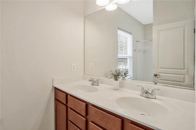 Upper Level Full Bathroom