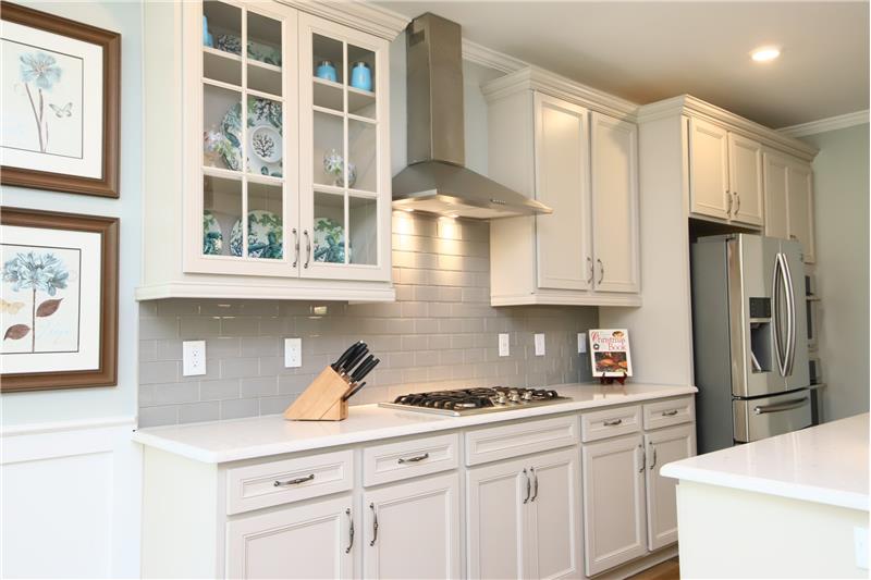 Chef's 5 Burner Gas Stove, Top Of the Line  Stainless Appliances