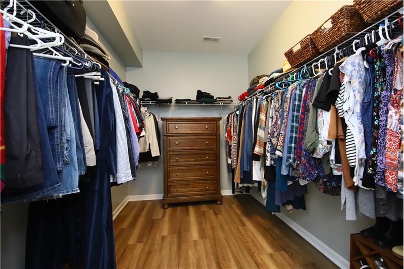 Walk-In-Closet