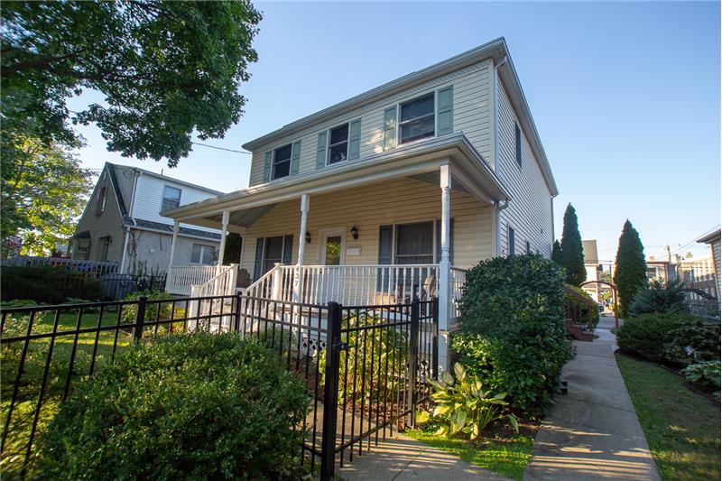 437 E Franklin Street Exterior Front