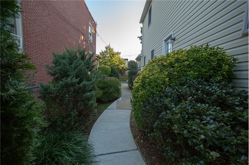 437 E Franklin Street Exterior Side Yard