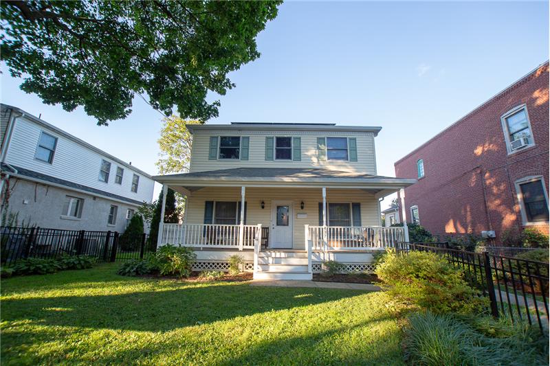 437 E Franklin Street Exterior Front