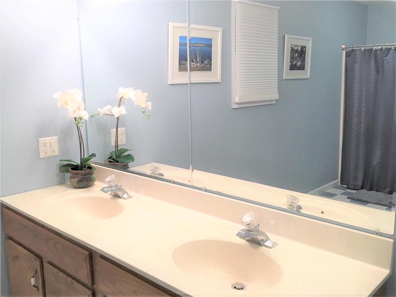 437 E Franklin Street Master Bathroom