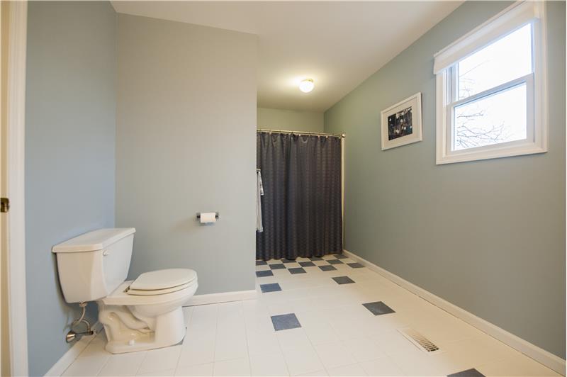 437 E Franklin Street Master Bathroom