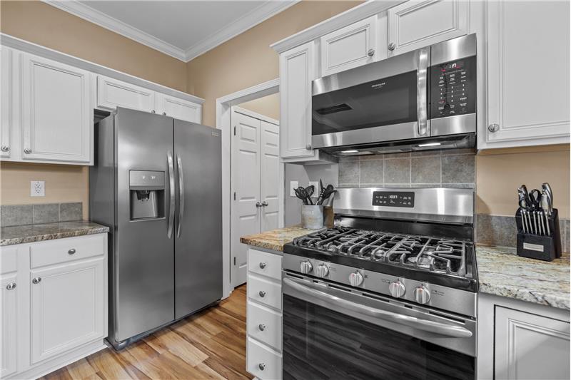 Kitchen: gas range, built-in microwave, large pantry.
