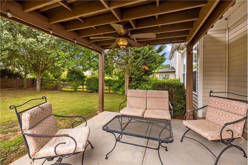 Covered patio: ideal for outdoor living and entertaining.