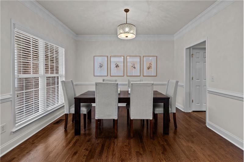 Formal dining room perfect for entertaining and holiday get-togethers