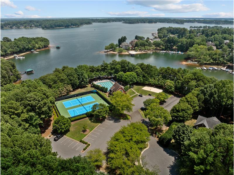 Sailview amenities on the shore of Lake Norman