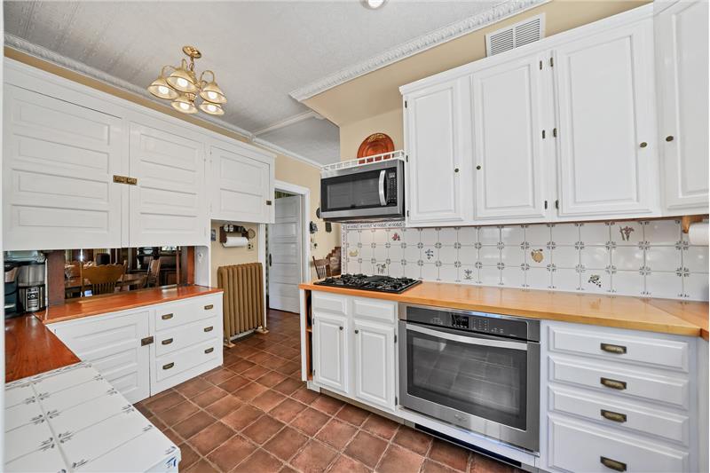 Wall oven and cooktop