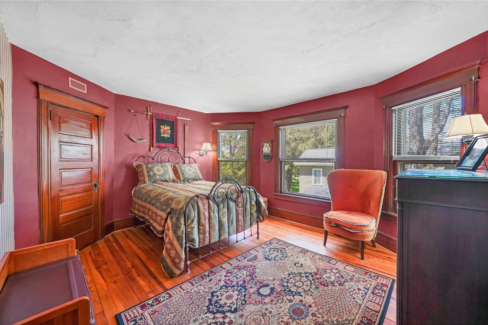 https://realbird.blob.core.windows.net/rb-photos/45-main-st-califon-nj-07830_K2P4E4D5_647646_639132555945717814_80x60.jpg