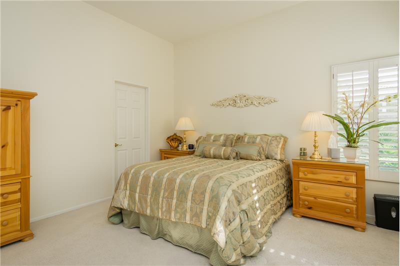 Master W/ Walk In Closet