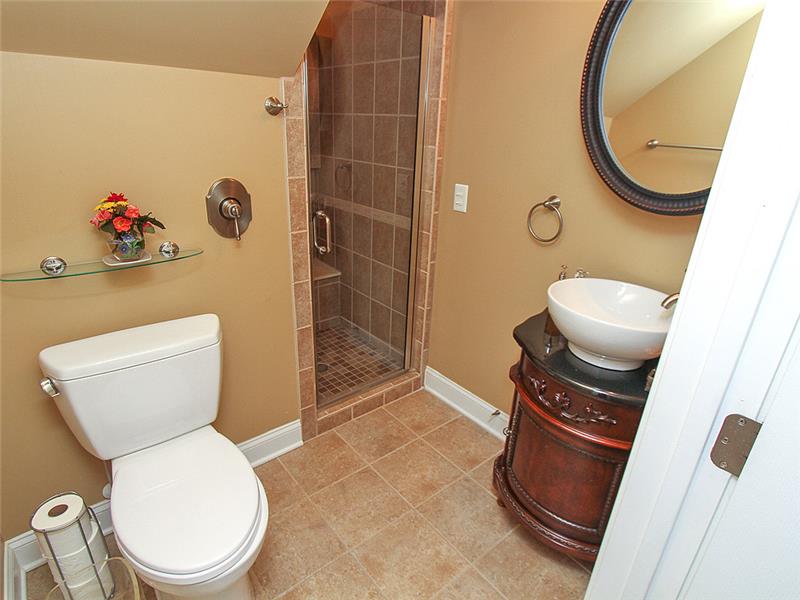Full bath near office-guest room