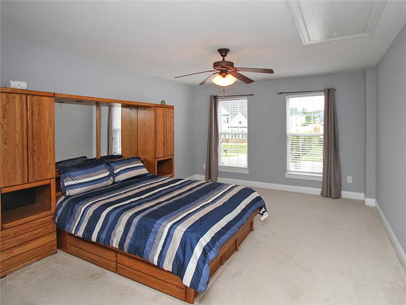 Upstairs bedroom with en-suite bath