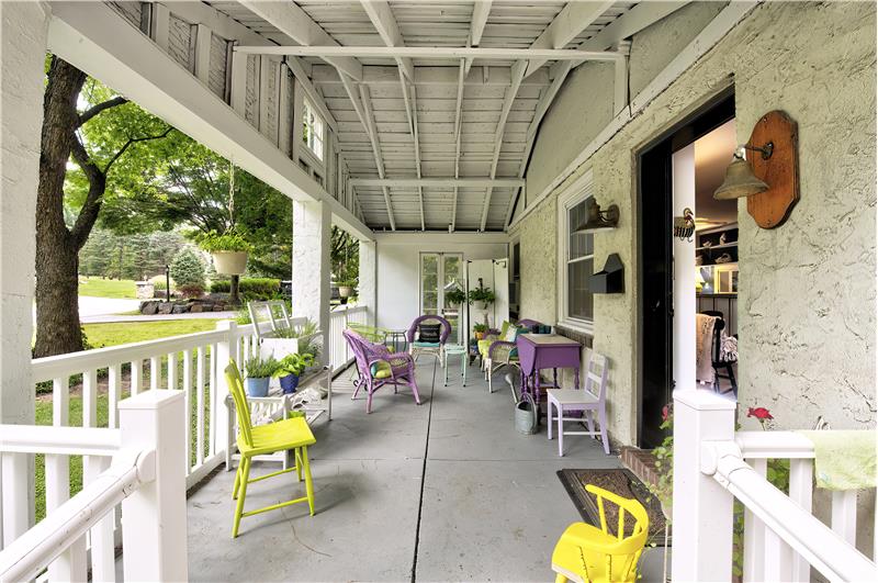 453 Conestoga Rd - Porch 