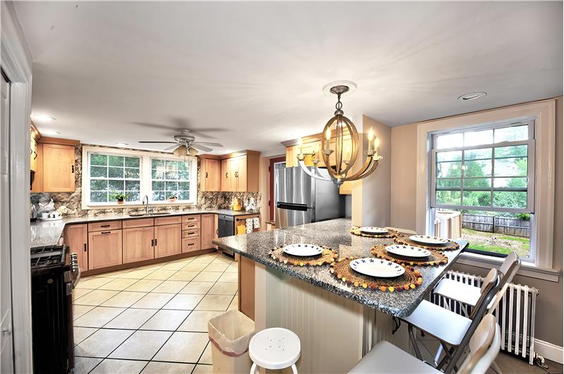 453 Conestoga Rd - Kitchen 