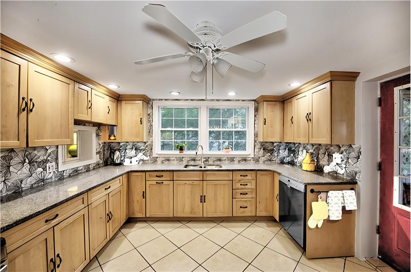 453 Conestoga Rd - Kitchen 