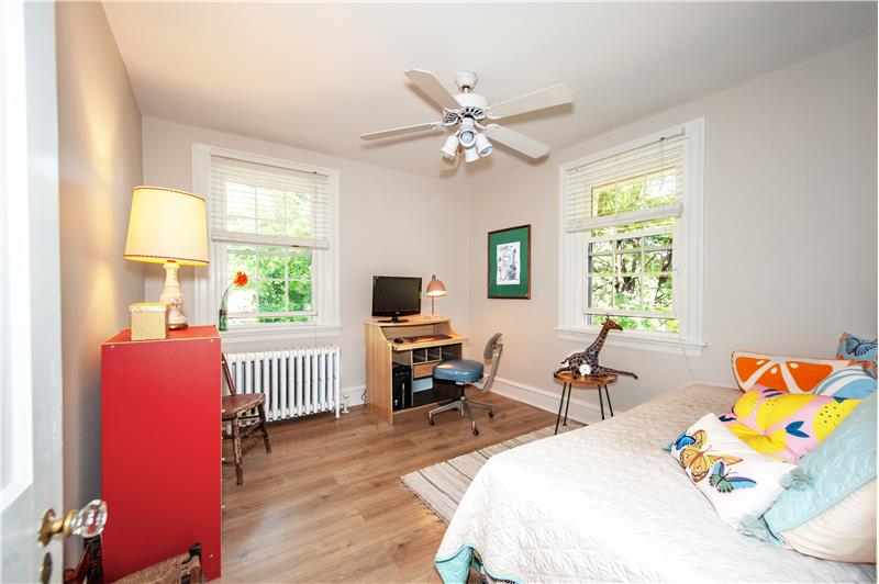 453 Conestoga Rd - Bedroom 