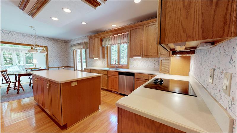 Spacious dinette with access to the sun room!