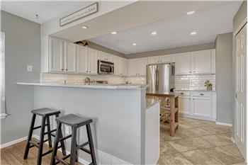 Breakfast bar to enjoy your morning coffee & conversations with the chef.