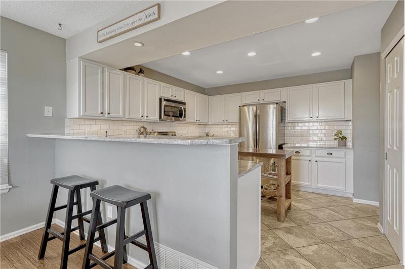 Breakfast bar to enjoy your morning coffee & conversations with the chef.