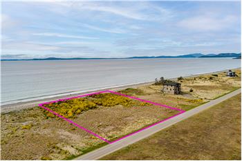 ncredibly Rare 200 feet of Beachfront, No Bank Vacant Lot near Deception Pass on the NW Corner of Whidbey Island. Build your Dre