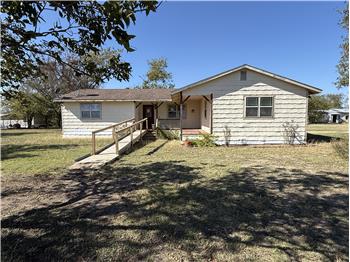 Primary listing photos for listing ID 643709