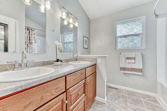 Upper Level Primary Full Bathroom