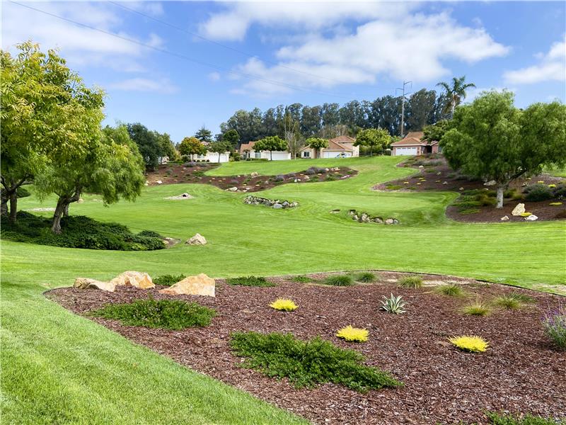 Park & Putting Green in The Fairways