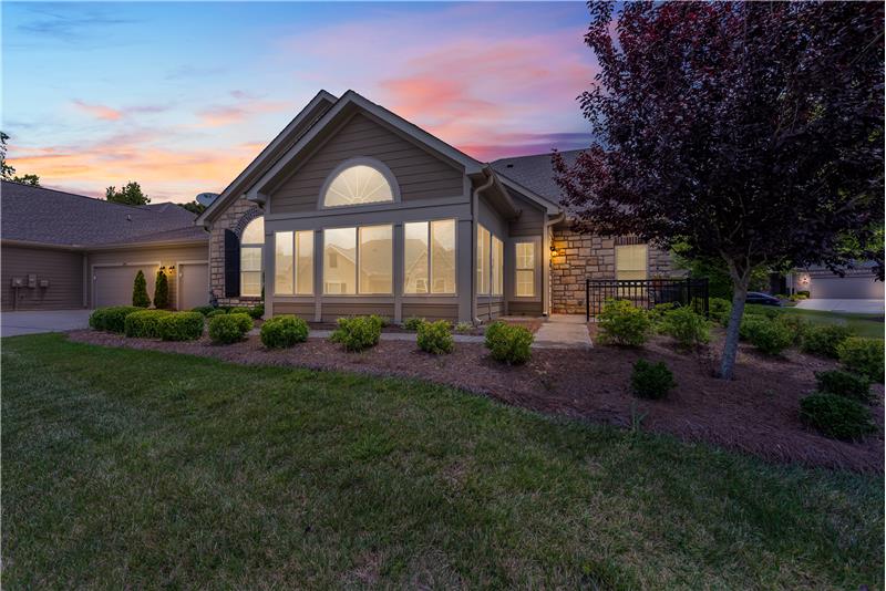 Welcome home to 4949 Polo Gate Boulevard and The Polo Club at Mountain Island Lake!