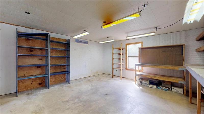 This is a fantastic space for any handyman, crafter, or make it into an art or dance studio!