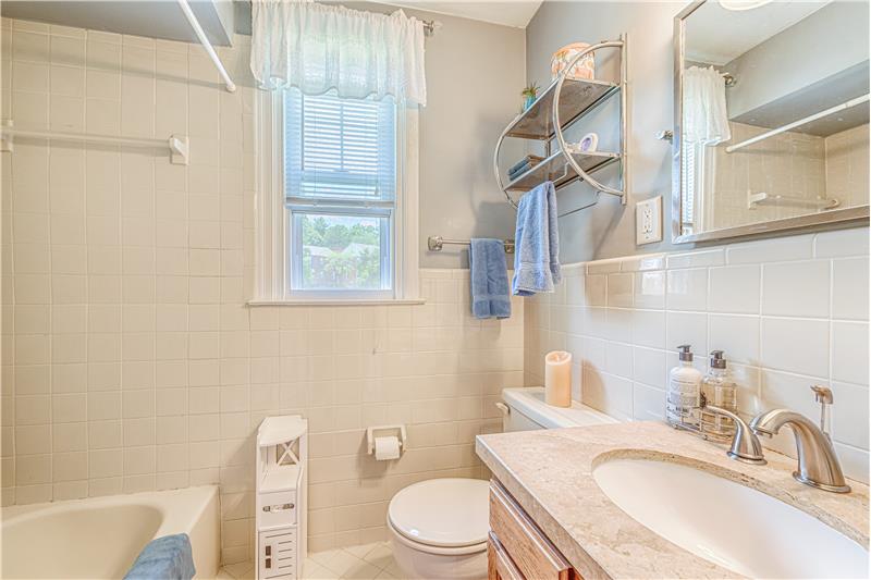500 E Lancaster Ave, Unit 104C, Wayne, Bathroom