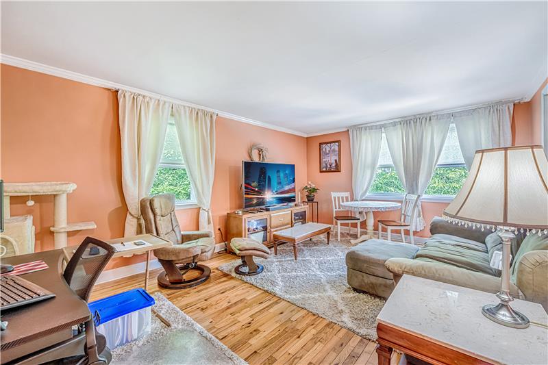 500 E Lancaster Ave, Unit 104C, Wayne, Living Room