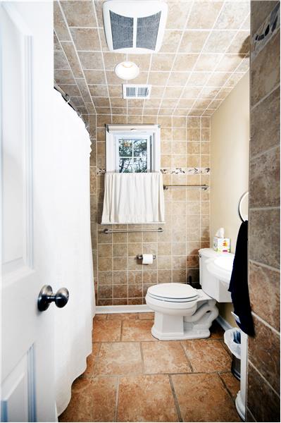 500 E. Lancaster Ave Unit 121C, Wayne, Full Bathroom