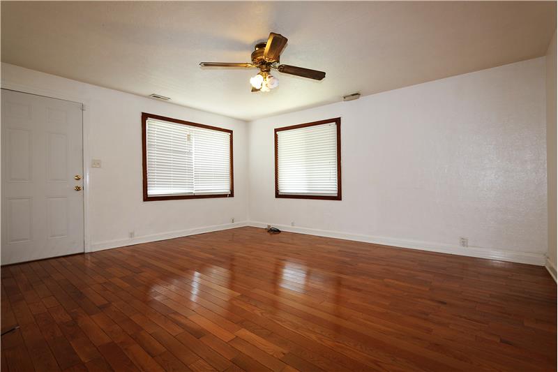 Property pictures of 5008 W Pea Ridge Rd, Huntington, WV 25705, USA Huntington, WV real estate