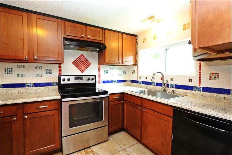 Property pictures of 5008 W Pea Ridge Rd, Huntington, WV 25705, USA Huntington, WV real estate