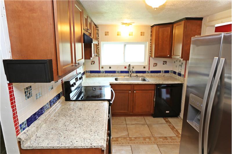 Property pictures of 5008 W Pea Ridge Rd, Huntington, WV 25705, USA Huntington, WV real estate